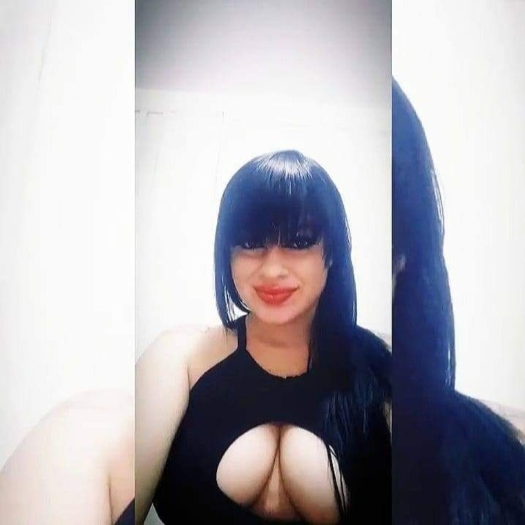 Camila Reis banner image