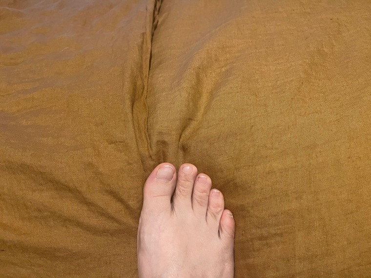 Bare foot Lady banner image