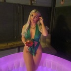 Petite blonde 👱🏼‍♀️ avatar