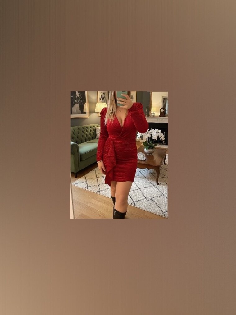 LuxeFootDesires cover image