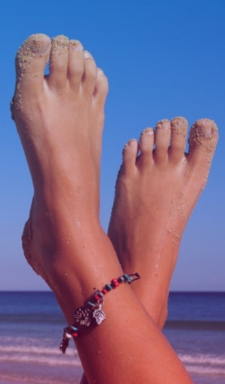QUEEN FEET cover image