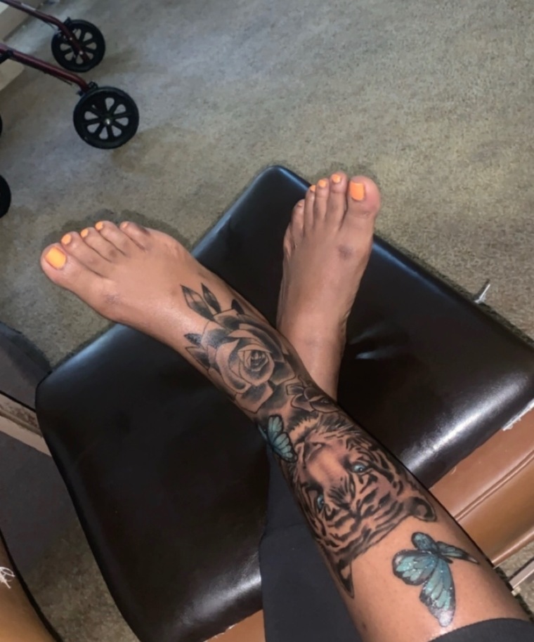 Pretty feet banner image