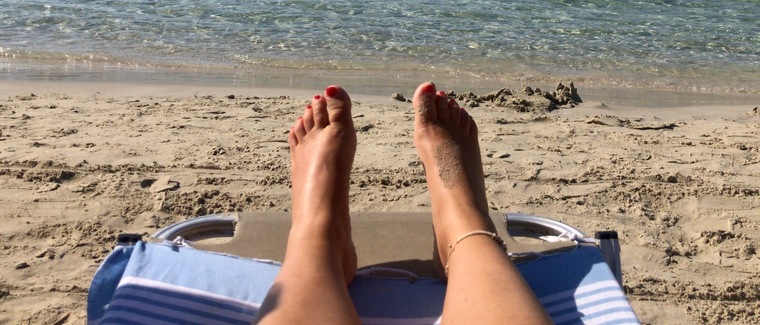 Monella_feet banner image