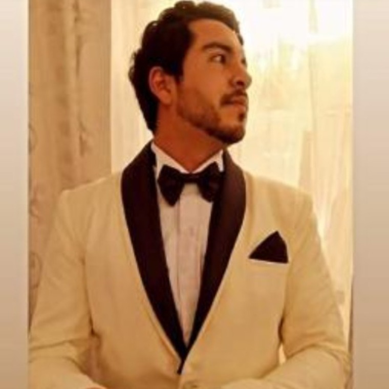Roberto Muñoz cover image