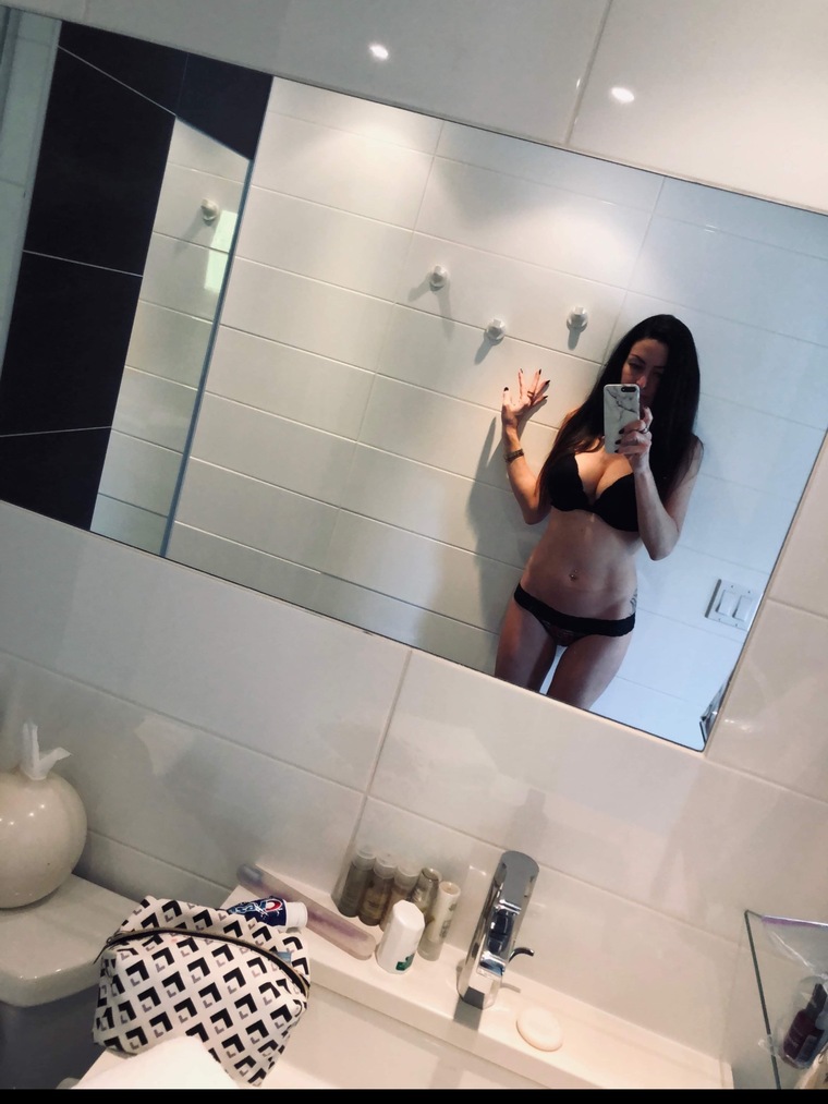 Julia Perez banner image