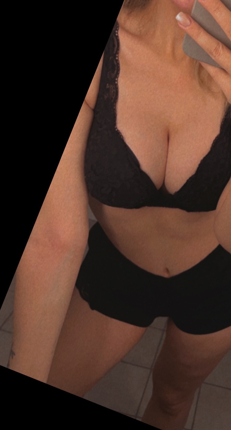 Girlrightdoor banner image