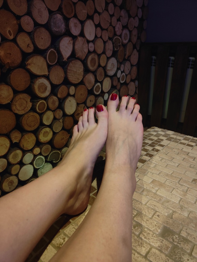 Pretty_little_feet cover image