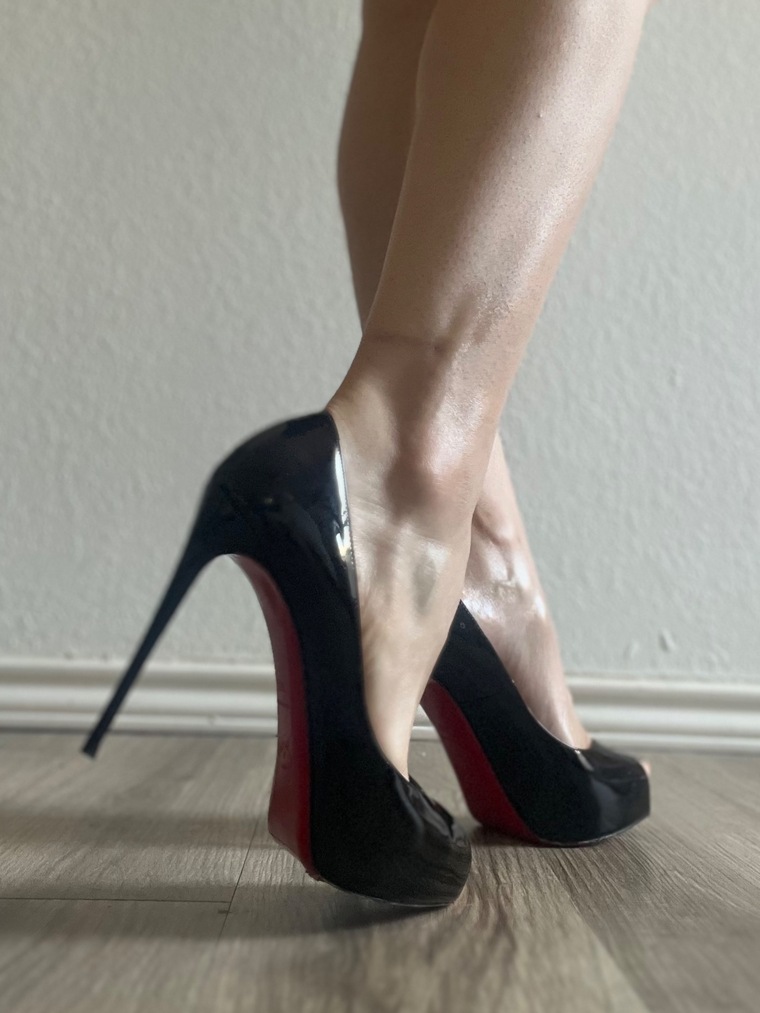 Tiny Feet Girl cover image