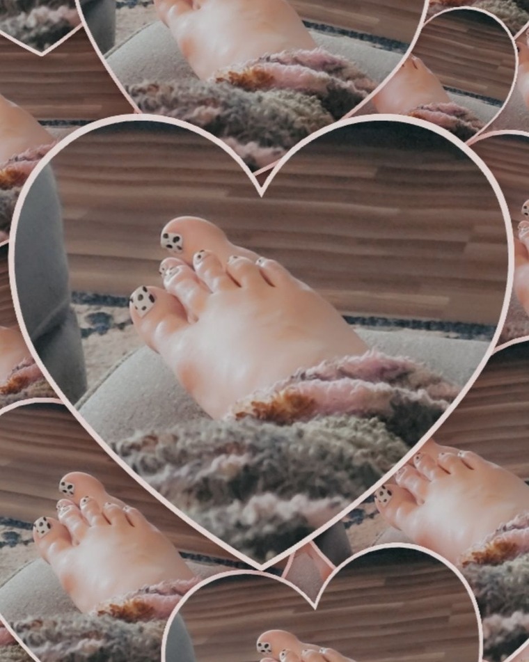 PrettyFeetLongLegLady cover image