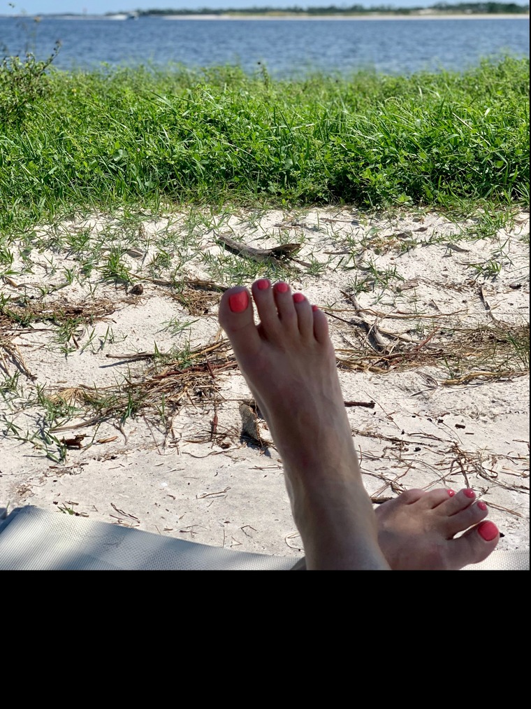 Sexy Feet Likes to flirt! cover image
