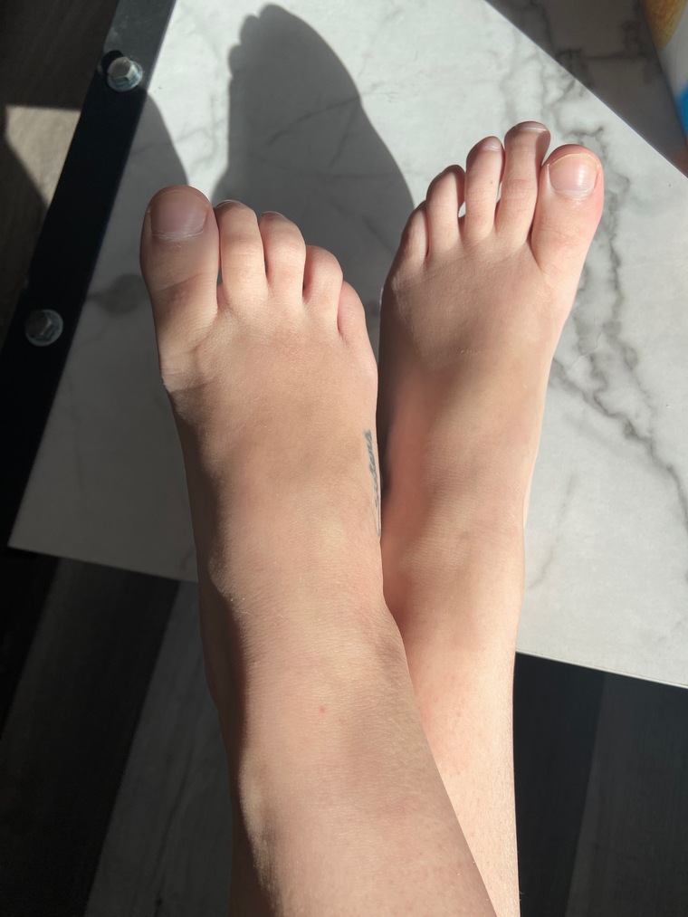 Feetgirl cover image