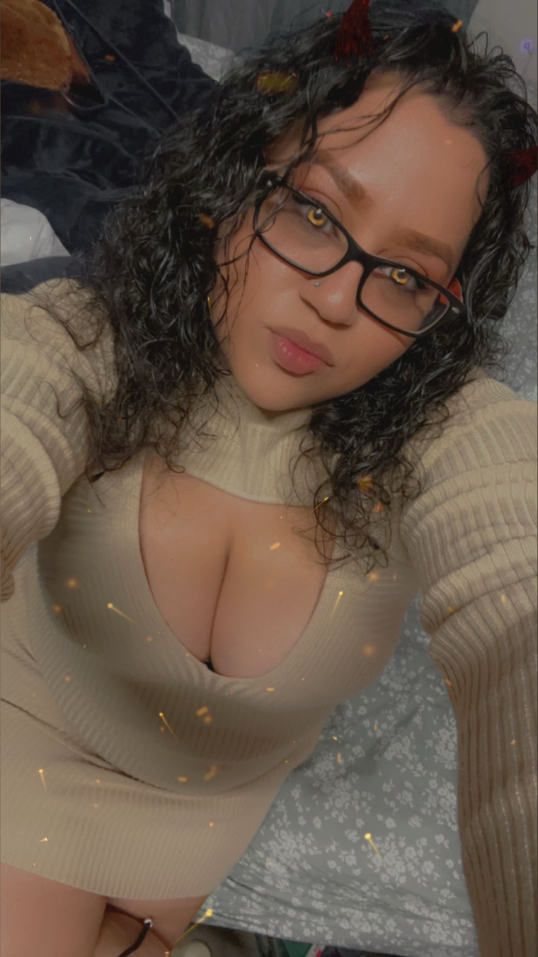 Latinaqueen69 banner image