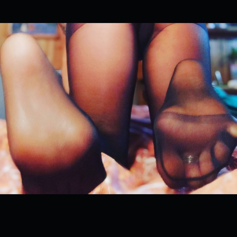 Lara Claire banner image