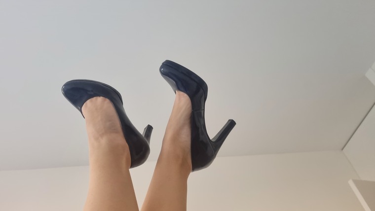 Frenchy Feet 👠 cover image