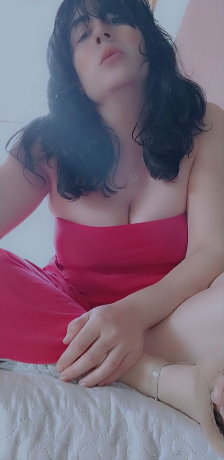Helena Suárez 🌬️ cover image