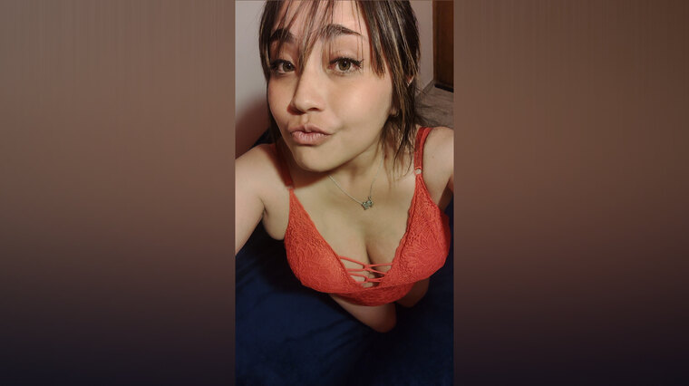 Débora 😘💛 cover image