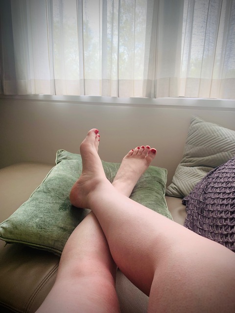 ✨Ivory Feet DownUnder✨ cover image