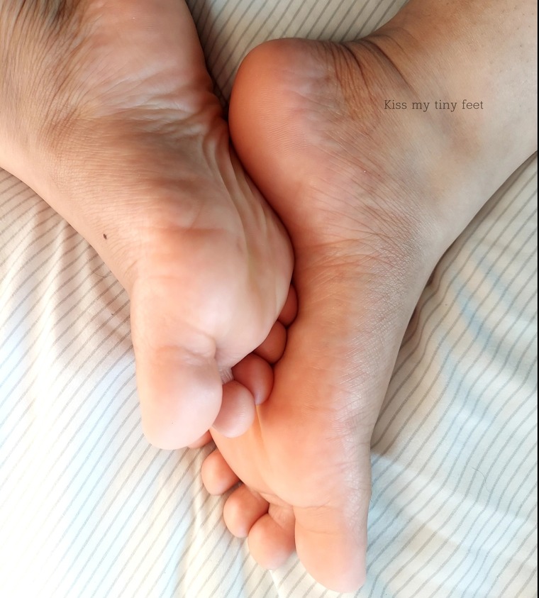 Kiss my tiny feet banner image