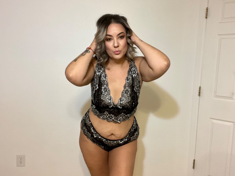 Sexy Kareli π banner image