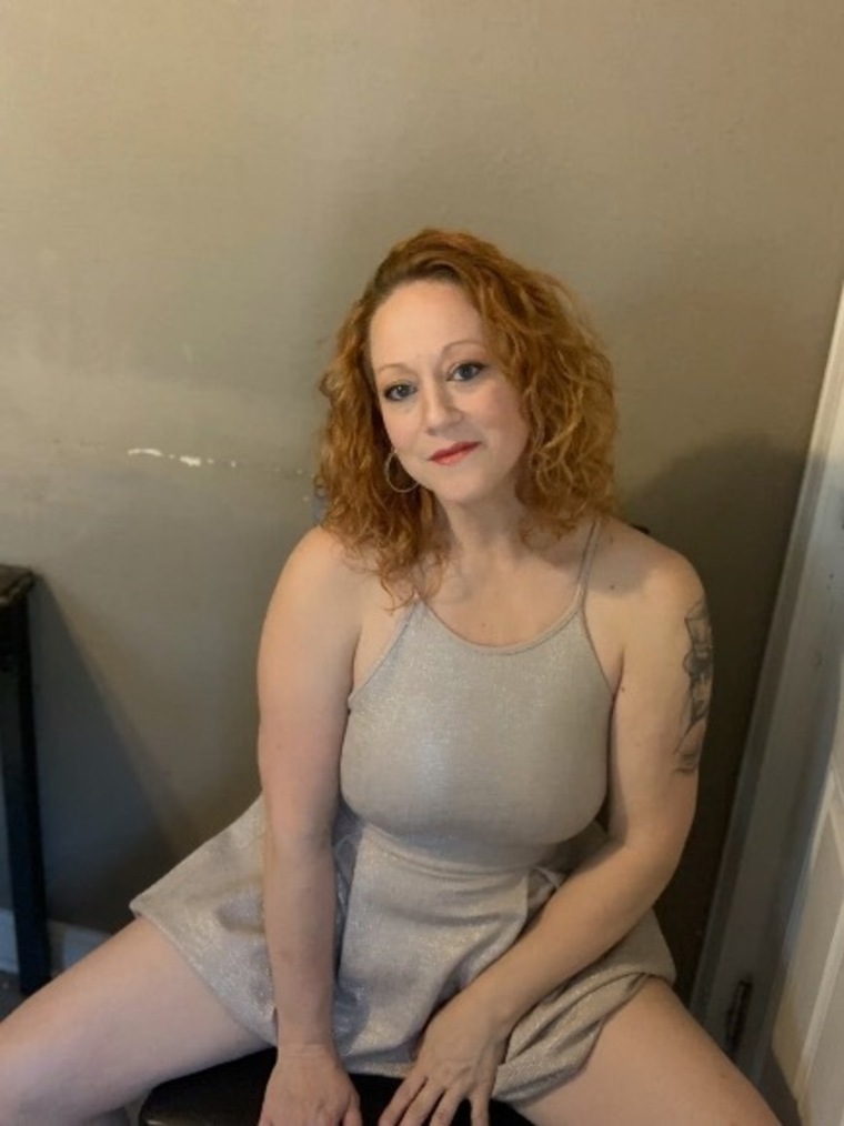 Curvyclassyred cover image