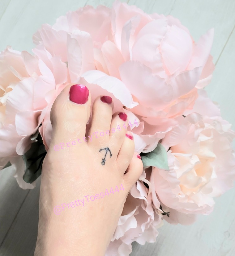 PrettyToes4444 cover image