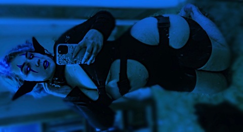 LacieHen cover image