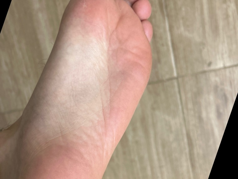 Los pies de Andy 🦶🏻🎉 cover image