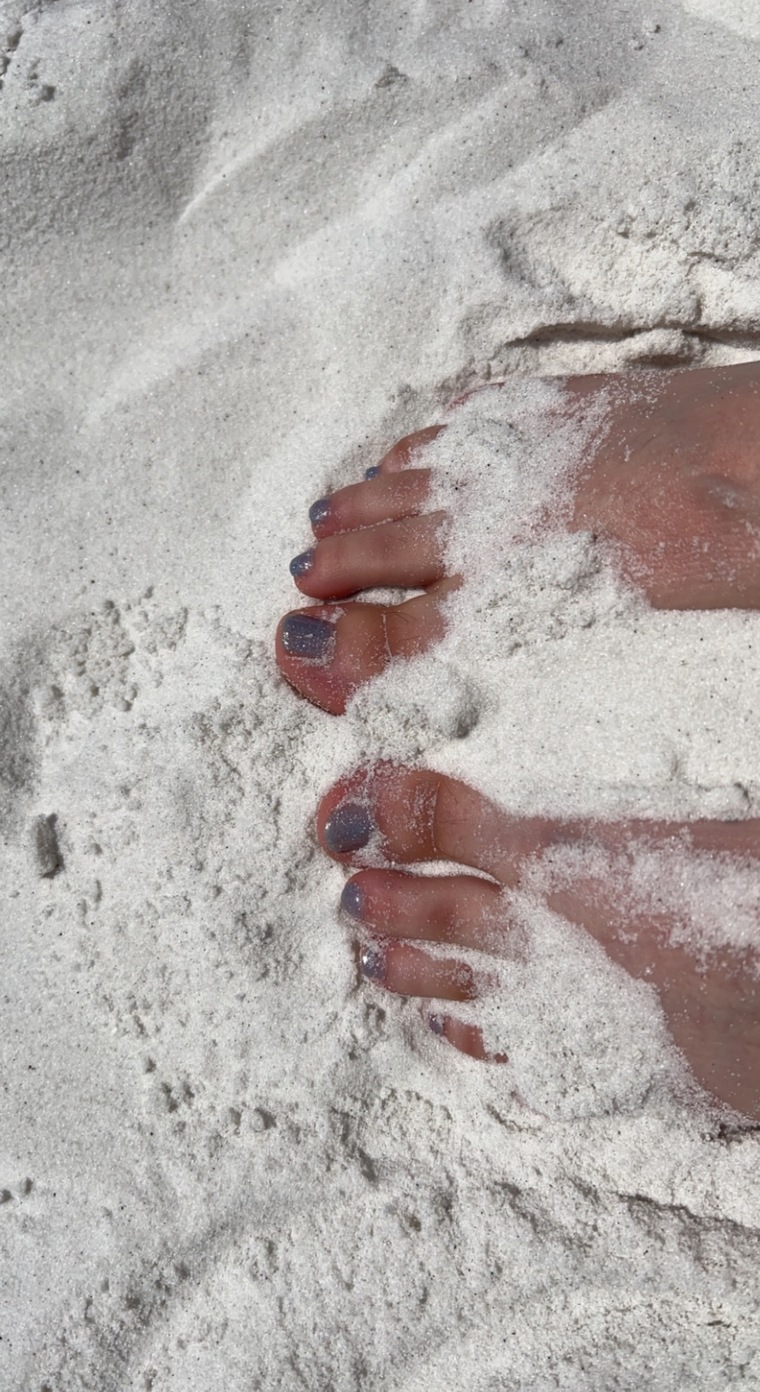 Glitter feet banner image