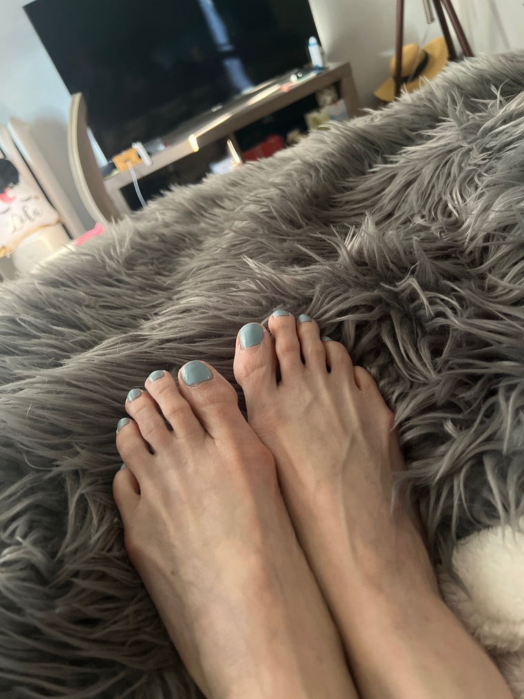 Yolo Feet cover image