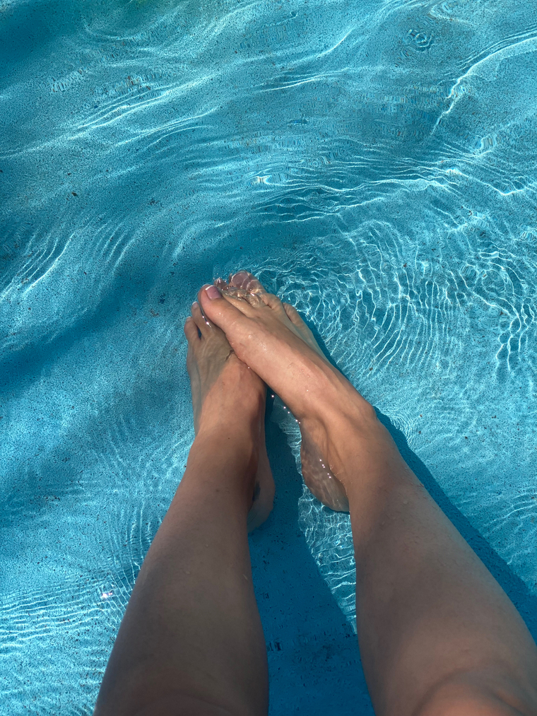 👣amor cover image
