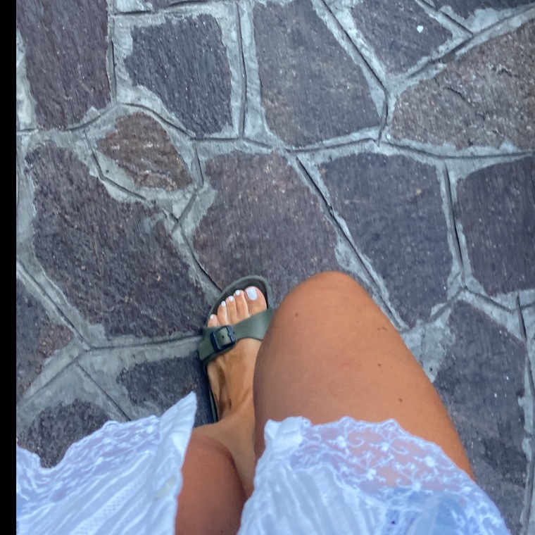 Lara Feet banner image