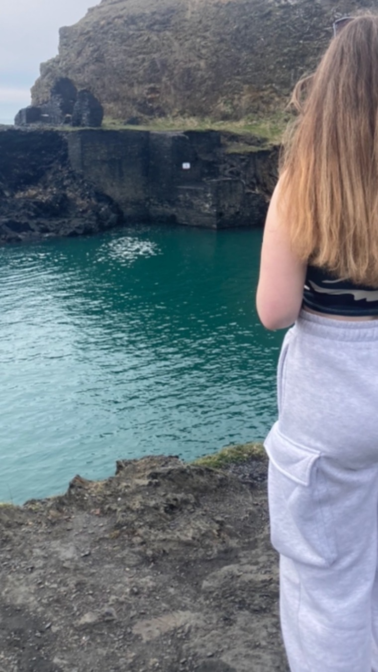Ellielouise cover image
