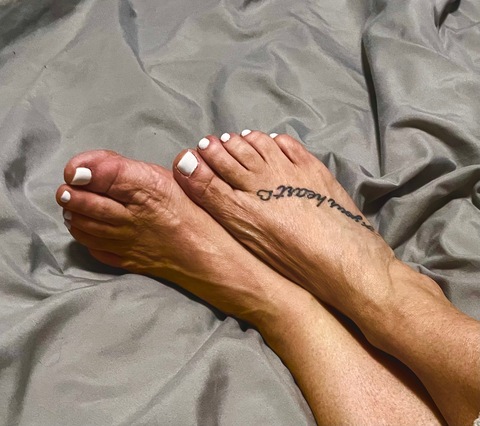 Barefootnblonde cover image