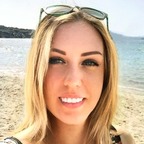 Julia Mo. avatar