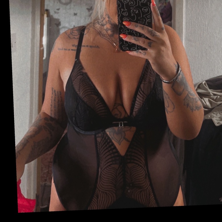 TheBlondeInkedGal cover image