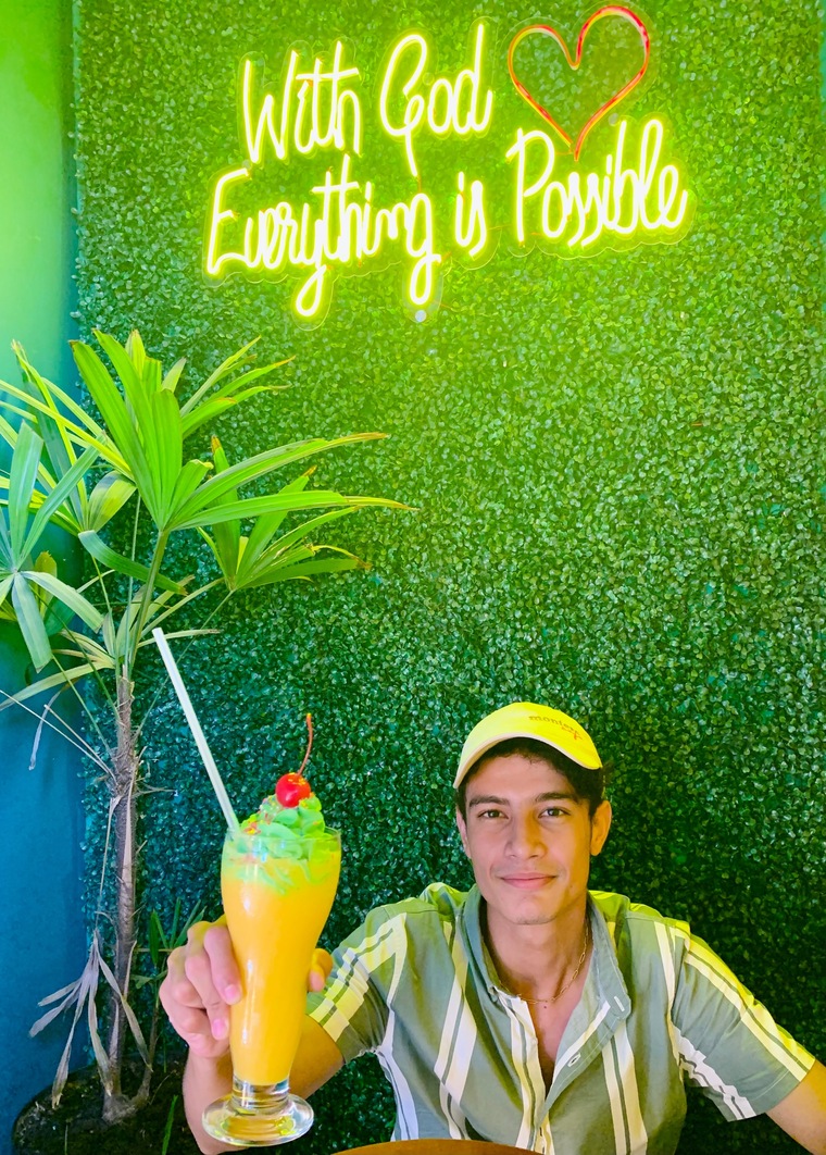 Manuel cover image