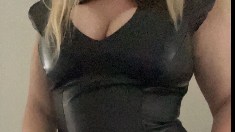 Carlyhotwife banner image