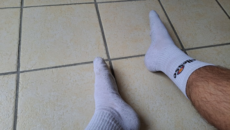 2feets4u cover image