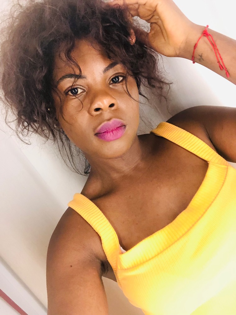 Mia Gomes cover image