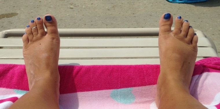 Pretty feet 1 cover image