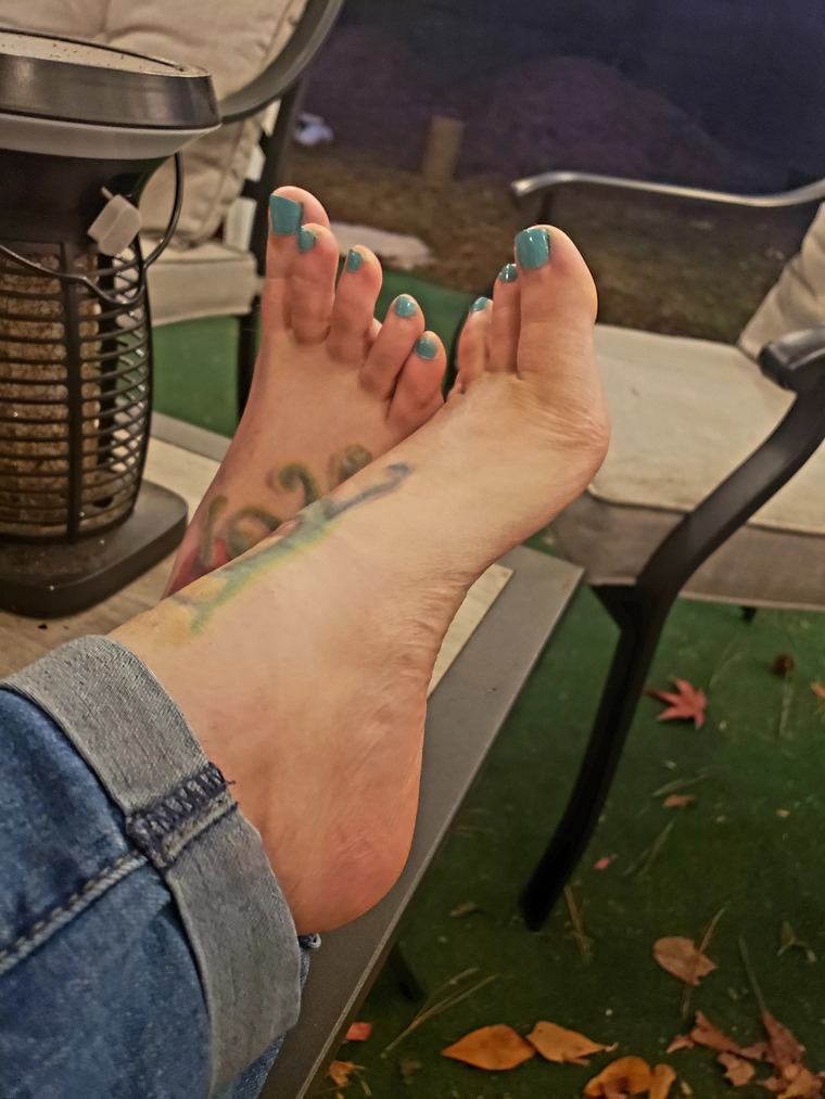 ImStarvingPleaseFeetMe cover image