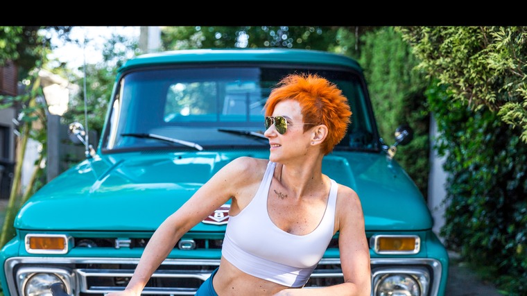 Hot Mom of Two banner image