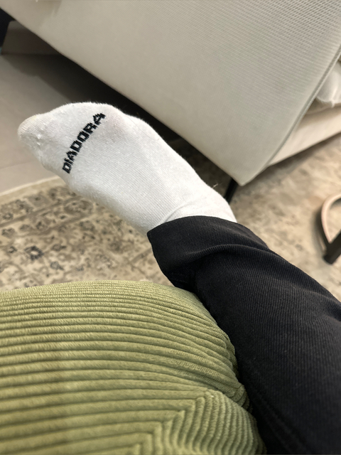 AI-MAZING FEET cover image