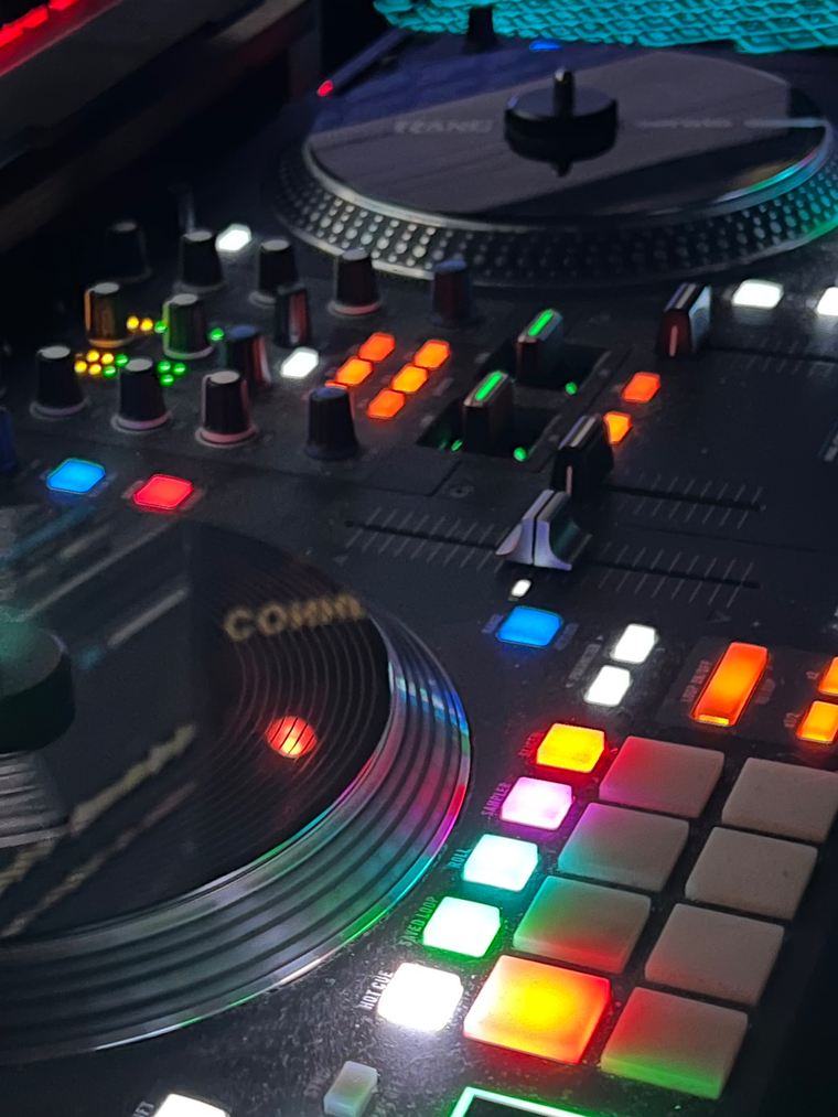 Dj Holy Moly banner image
