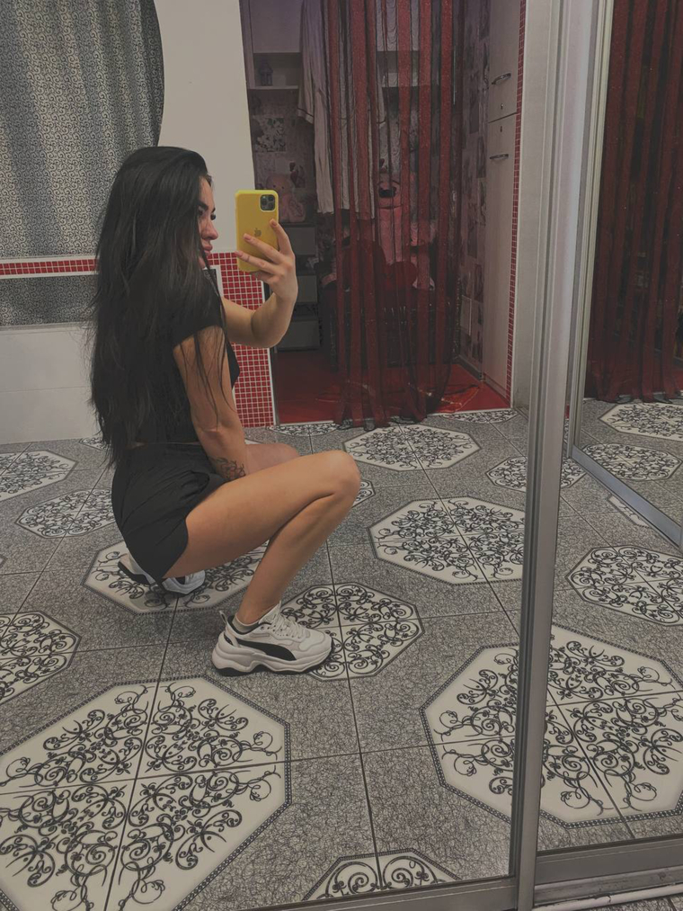 Brunette banner image
