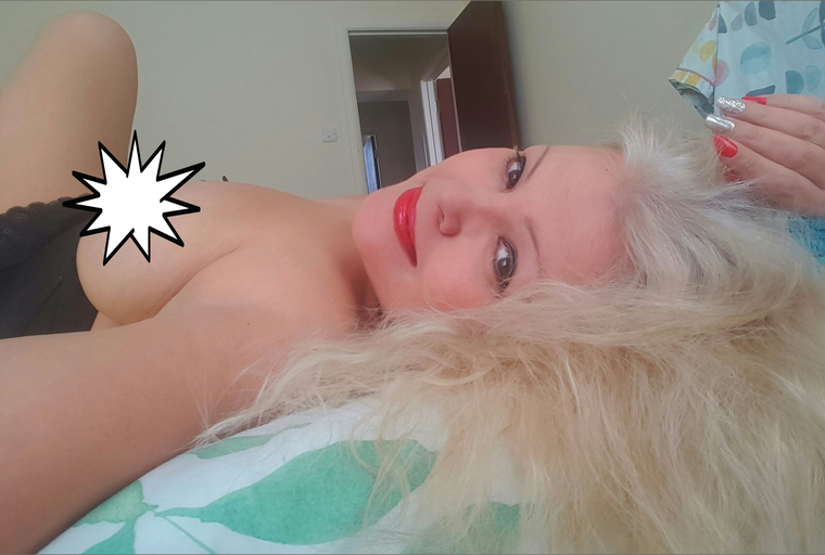 Nelly😘 Natural big tits Queen👸👸 cover image