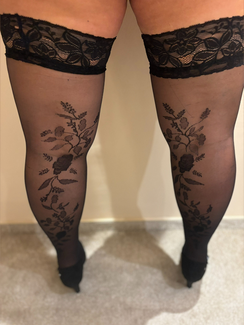 CurvyFeetQueen cover image