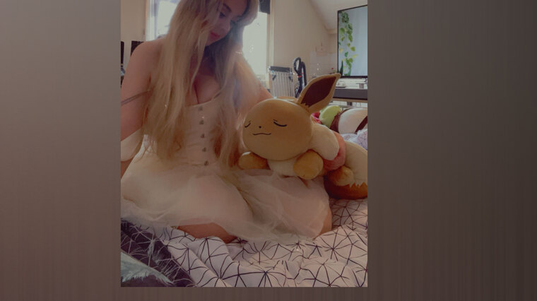 Irish blondeee banner image
