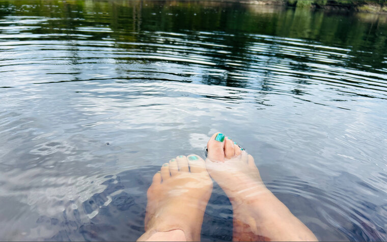 Feet4U cover image