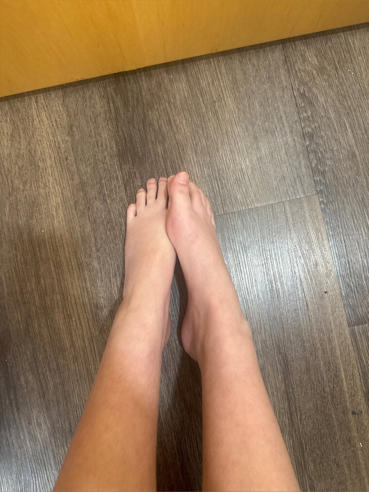teensbarelylegalfeet banner image